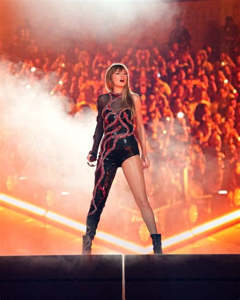 patrick kinsley macgregor avec versace et donna taylor|Taylor Swift Kicks Off Her European Eras Tour  .